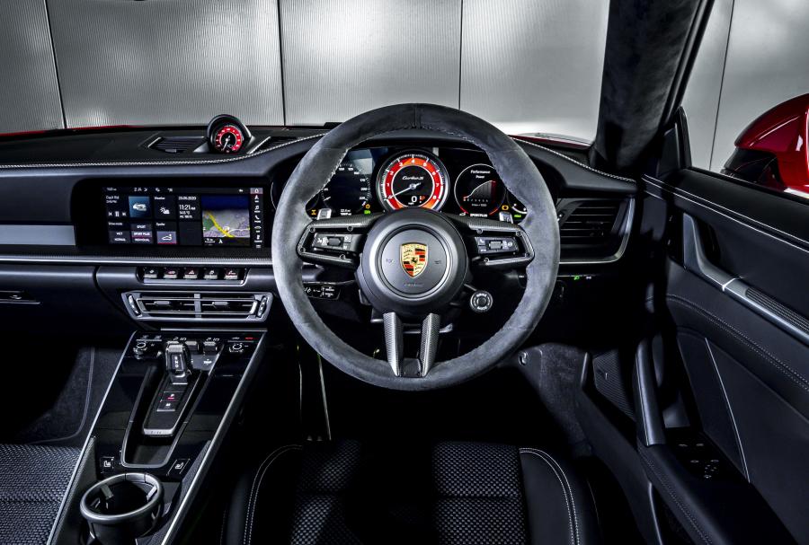 Торпедо Porsche 911 Turbo S (992) 2020 года  (UK) (фото 29 из 42)